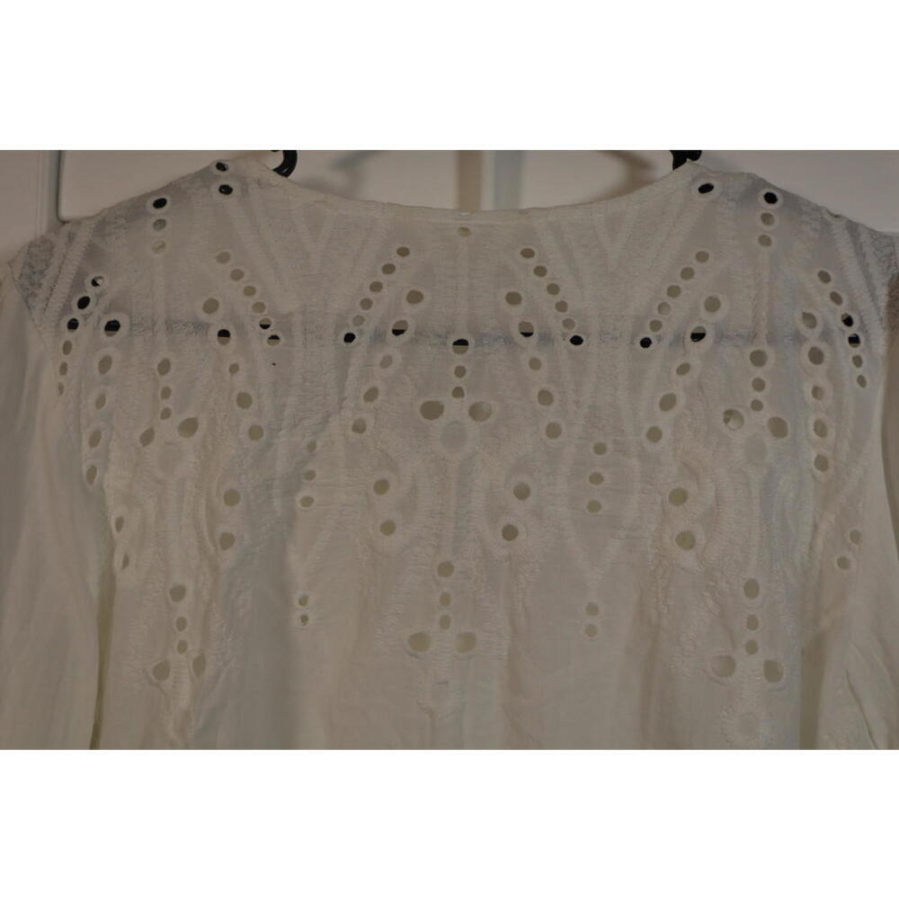 Adivia BOHO white Eyelet long-sleeve  top with a v neck size Large - Picture 8 of 8